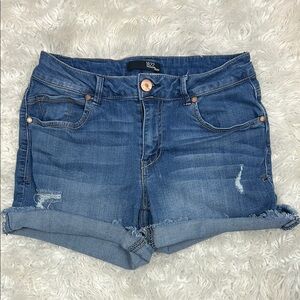 1822 Women’s Distressed Denim Shorts